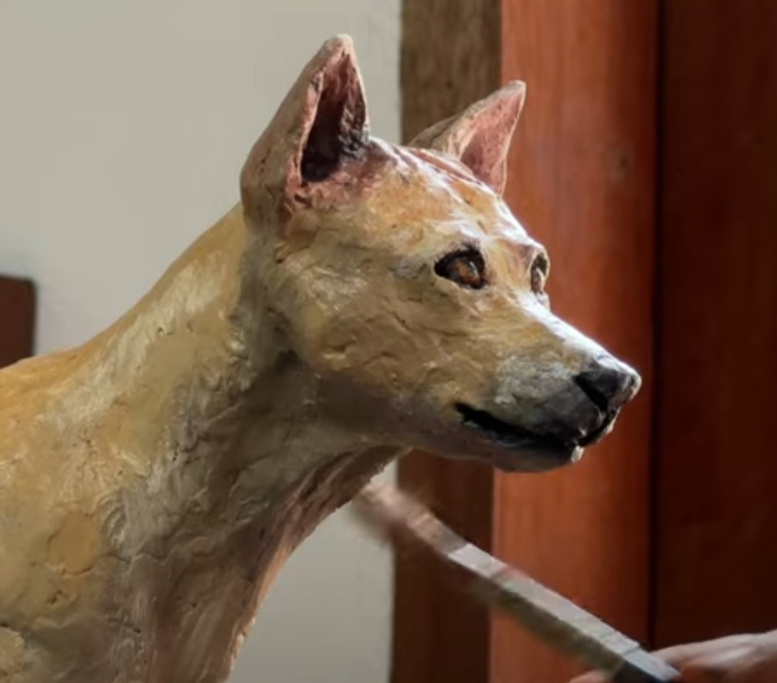 Featured image from Art: Making a Sculpture of a Dog by Khwan